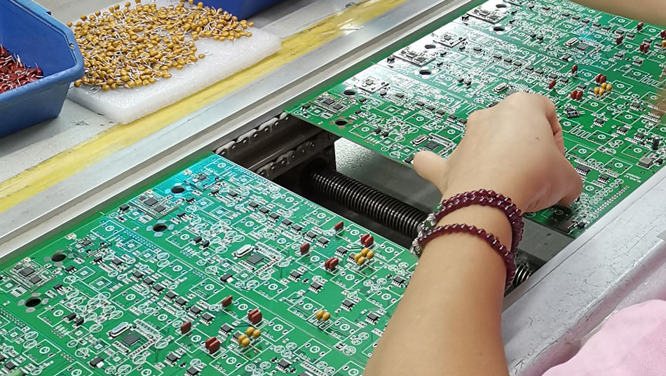 Како услугата за консултации со клиенти на фабриката за PCBA помага во решавањето на техничките проблеми