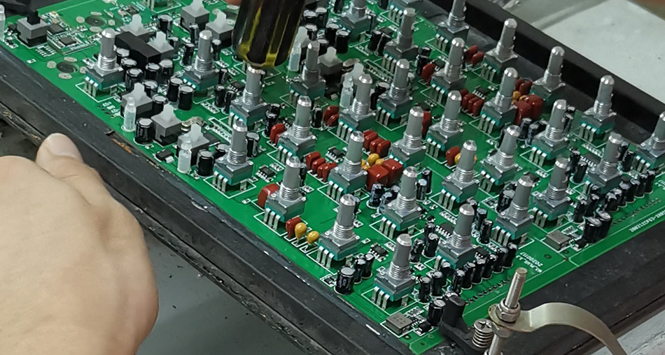 Како да се намалат трошоците за производство на фабриките за PCBA со оптимизирање на синџирот на снабдување?