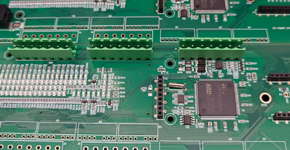 Како фабриките за PCBA можат да се справат со предизвиците на брзата нарачка?